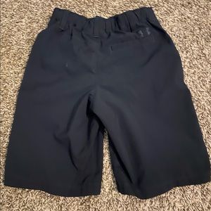 Boys Under Armour shorts size youth medium